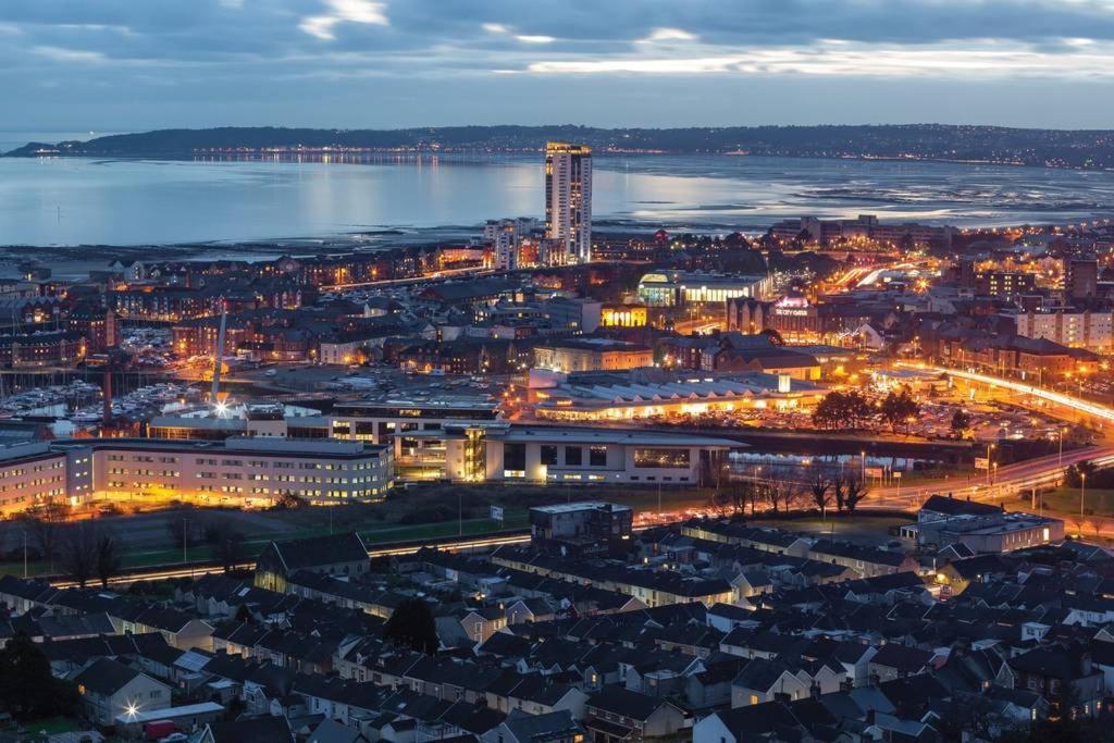 Beach On The Doorstep Meridian Tower Marina Swansea Daire Dış mekan fotoğraf
